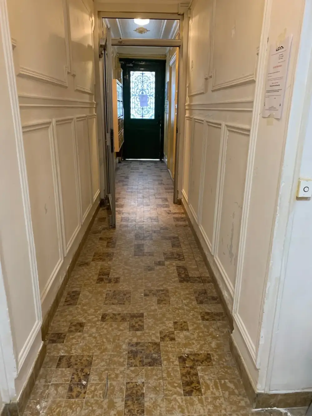 Remplacement_du_rev_tement_de_sol_du_hall_d_entr_e_avant_travaux_1_PARIS_75017