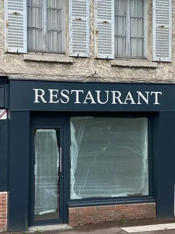 Réfection d'un café restaurant à BUEIL 27730