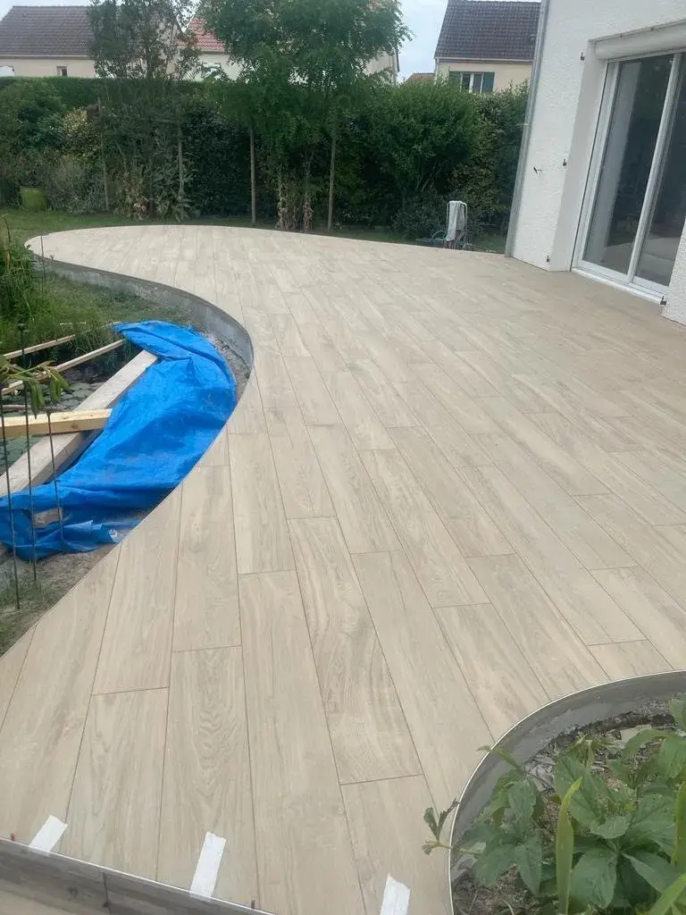 TERRASSE EN CARRELAGE IMITATION BOIS 2