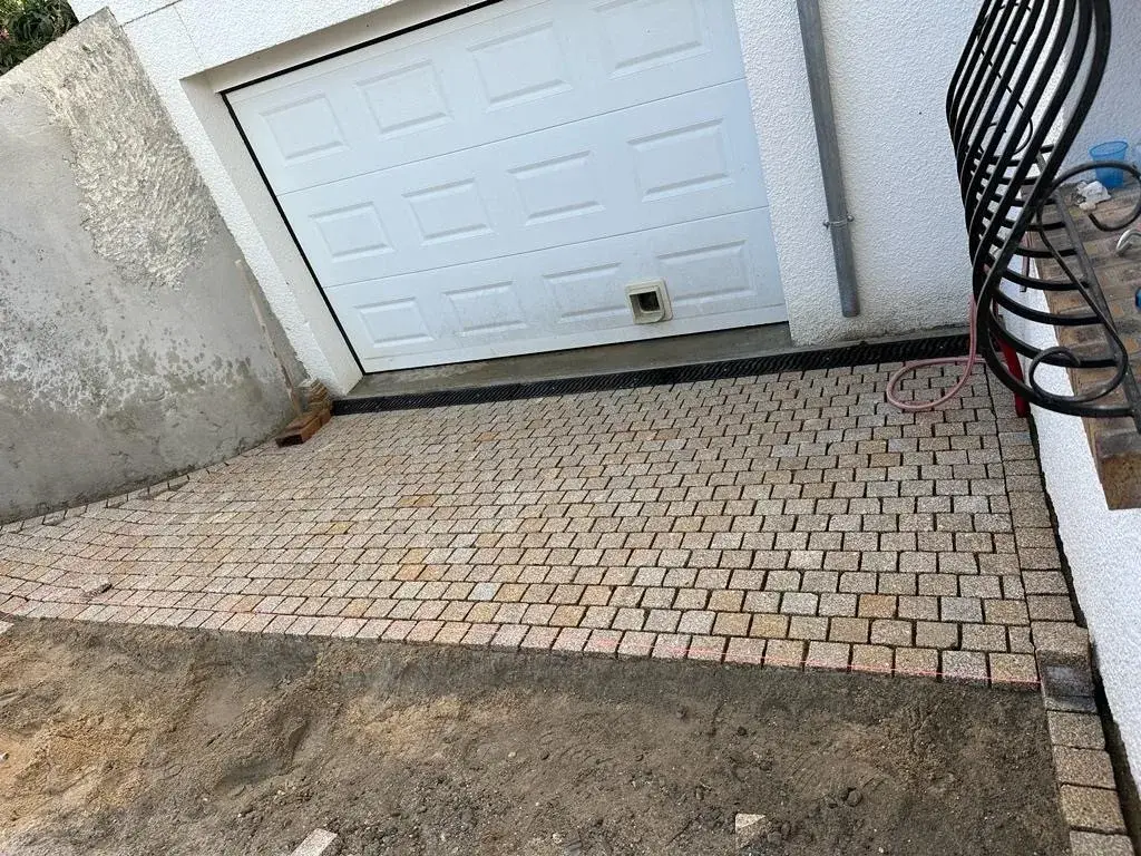 SORTIE DE GARAGE PAVES MONDIM